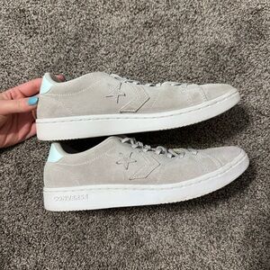 Women’s low top converse